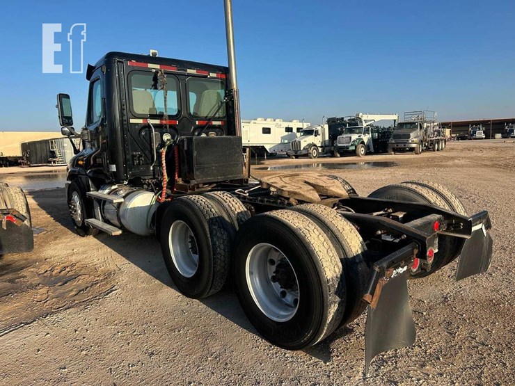 2013-freightliner-cascadia-125-image-4
