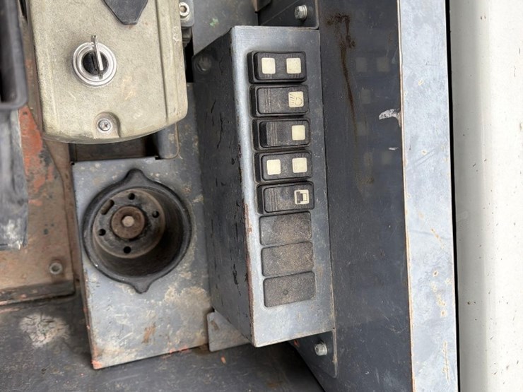 takeuchi-tb240-image-15