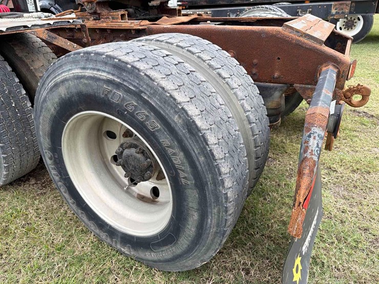 2014-peterbilt-386-image-9