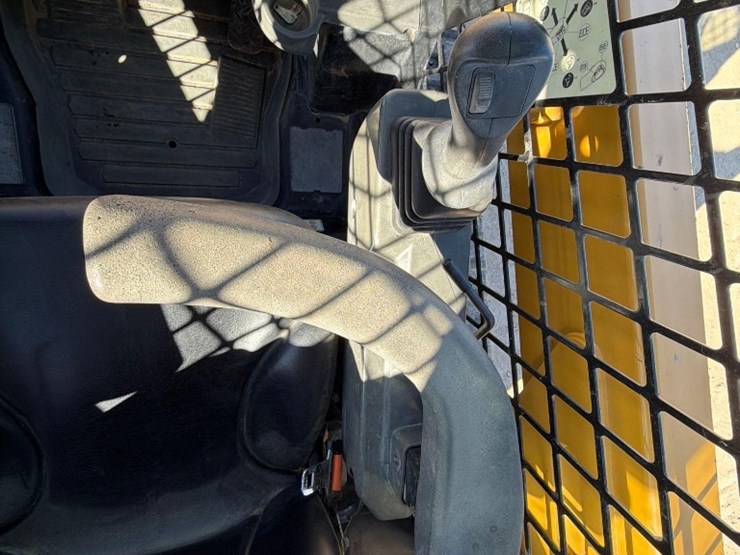 2021-caterpillar-259d3-image-16