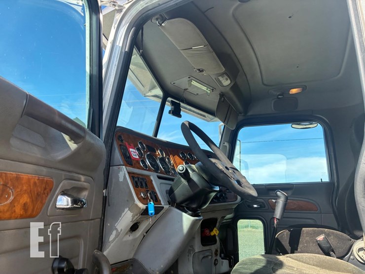 2007-peterbilt-385-image-7
