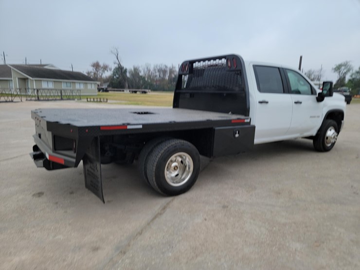 2021-chevrolet-3500-image-4