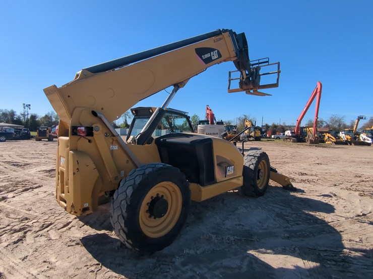 2019-caterpillar-tl1055d-image-4