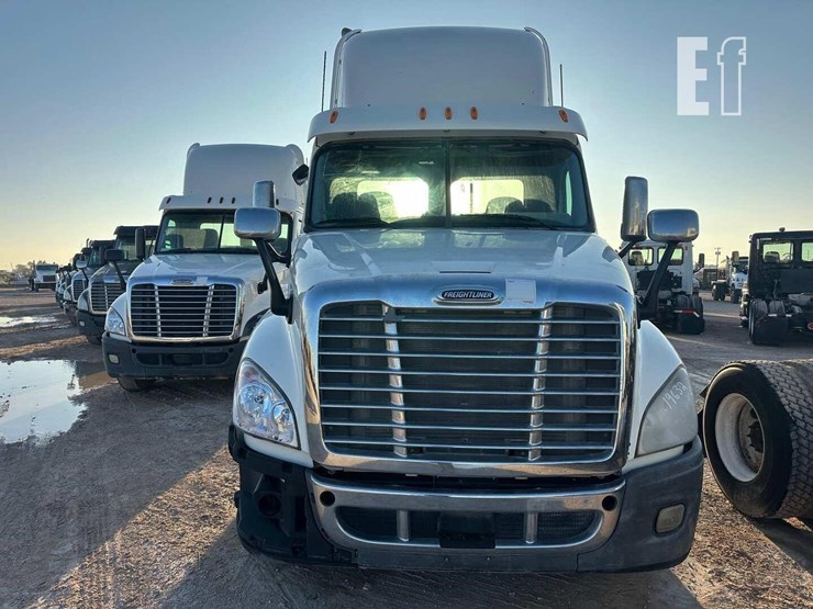 2013-freightliner-cascadia-125-image-4