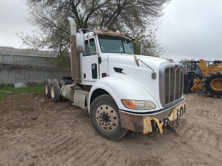 2010-peterbilt-truck-tractor-vn:110298-image-3
