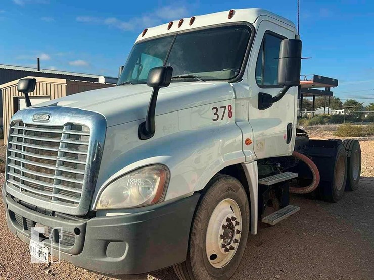 2014-freightliner-cascadia-125-image-1