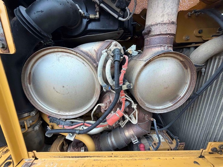 2017-caterpillar-d6t-xw-image-25