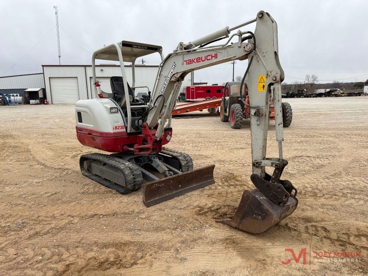 takeuchi-tb230-image-5