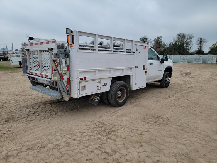 2020-chevrolet-3500-image-4