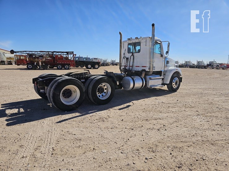 2022-freightliner-coronado-122-sd-image-6