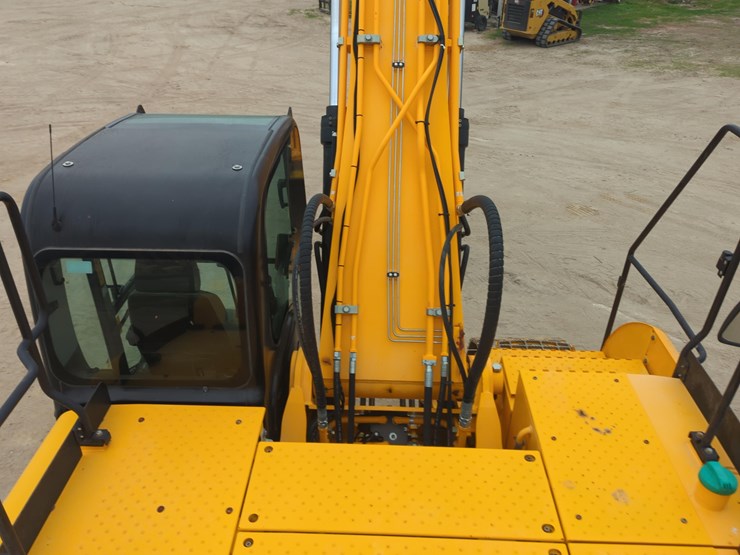 2019-jcb-js300-lc-image-16