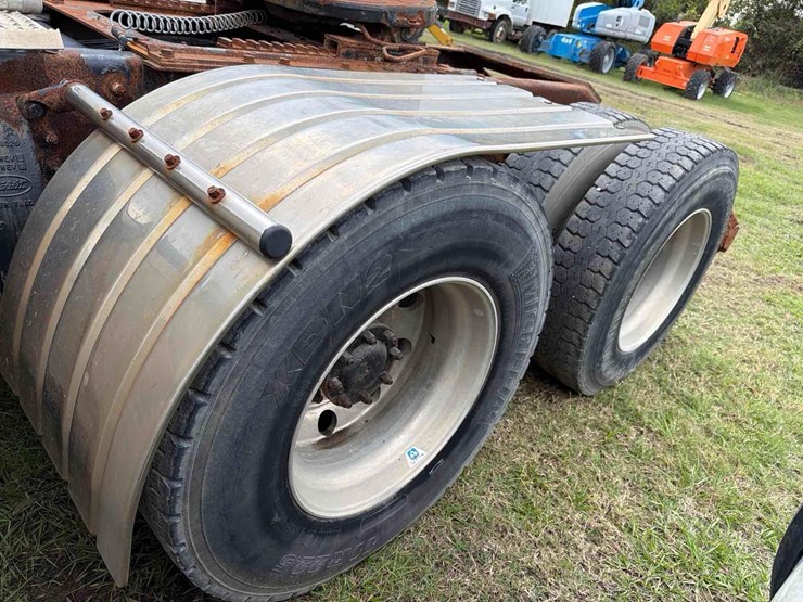 2014-peterbilt-386-image-7