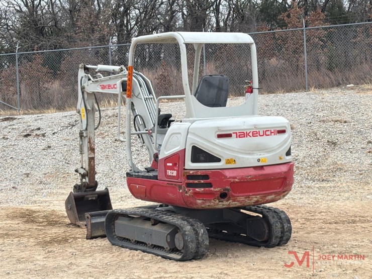 takeuchi-tb230-image-1