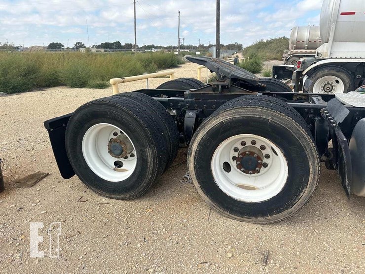 2014-freightliner-cascadia-125-image-5