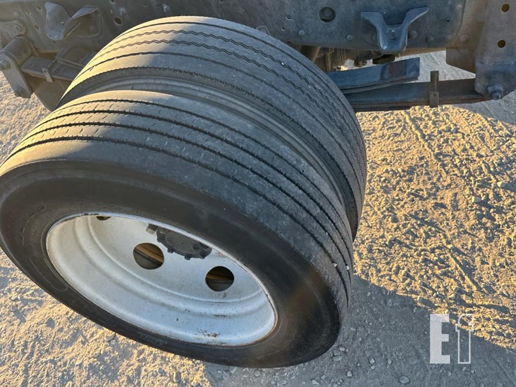 2021-isuzu-npr-hd-image-9