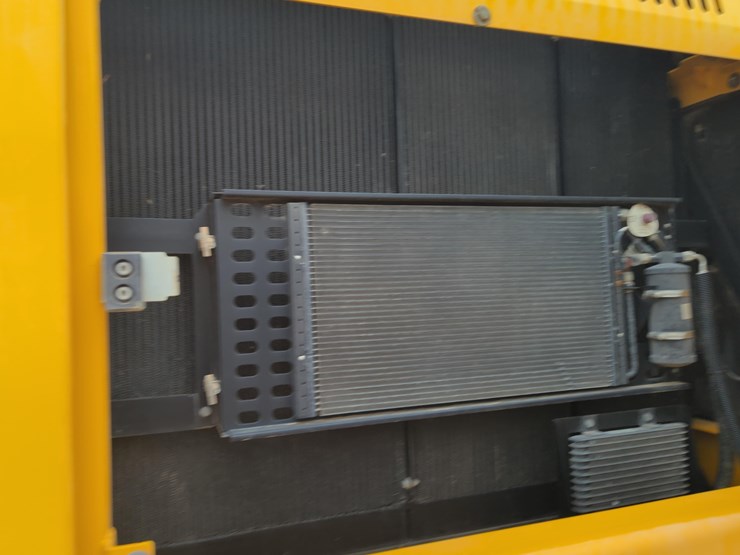 2019-jcb-js300-lc-image-18