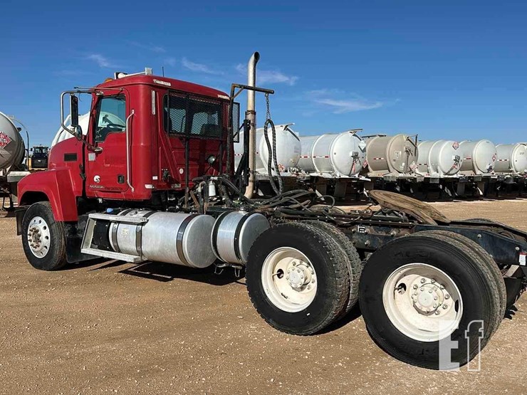 2012-mack-pinnacle-chu613-image-5