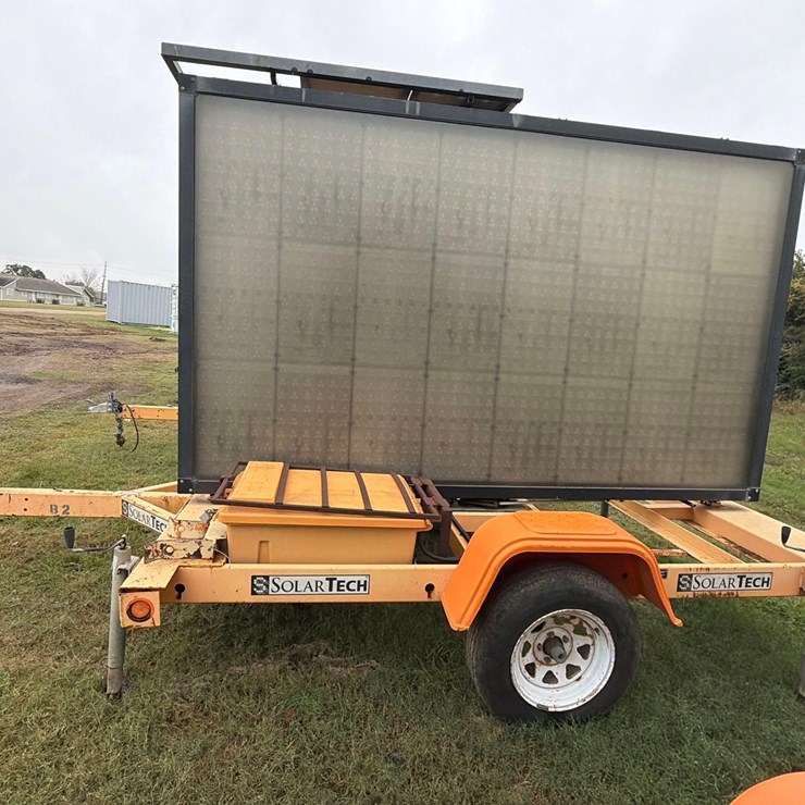 SOLAR TECH SILENT MESSENGER MESSAGE BOARD ARROW/MESSAGE BOARD VN:4GM2M151691410095