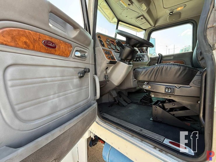 2008-peterbilt-367-image-9