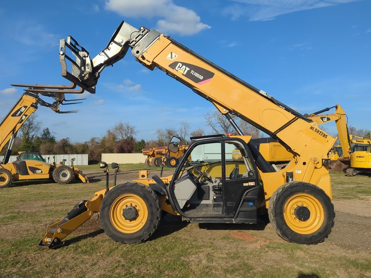 2019-caterpillar-tl1055d-image-1