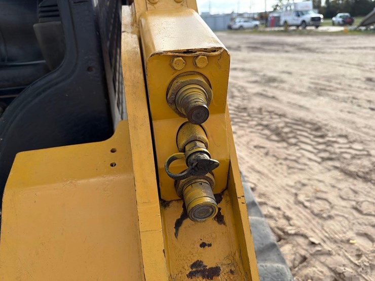 2021-caterpillar-259d3-image-13