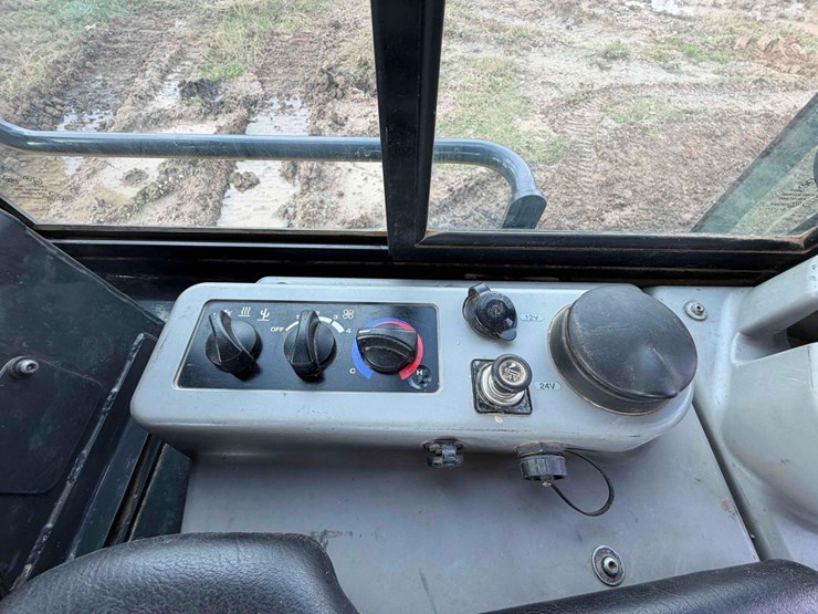 2021-komatsu-d61pxi-24-image-22