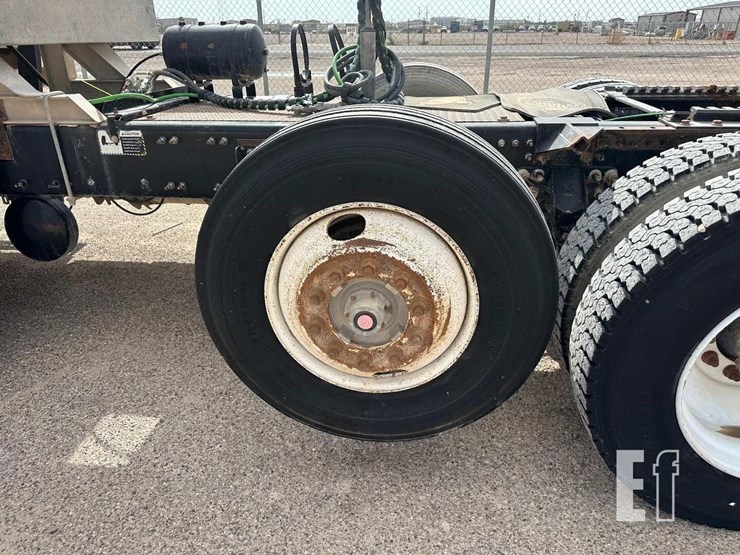 2011-mack-pinnacle-chu613-image-5