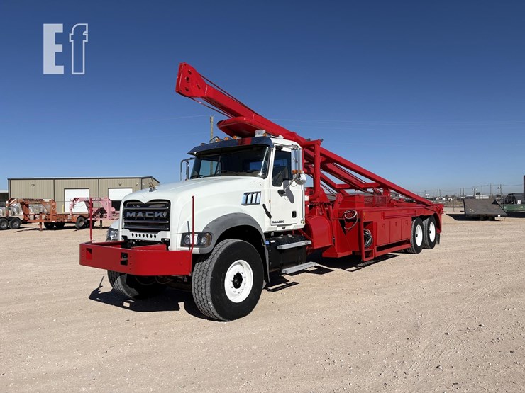 2013-mack-granite-gu713-image-2