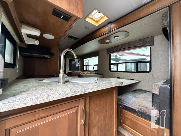 2018-forest-river-wildcat-282kbd-image-9