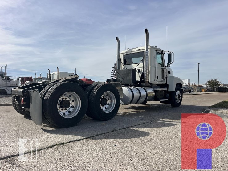 2015-mack-pinnacle-chu613-image-5