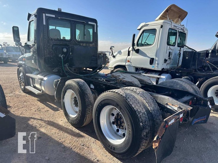 2013-freightliner-cascadia-125-image-5