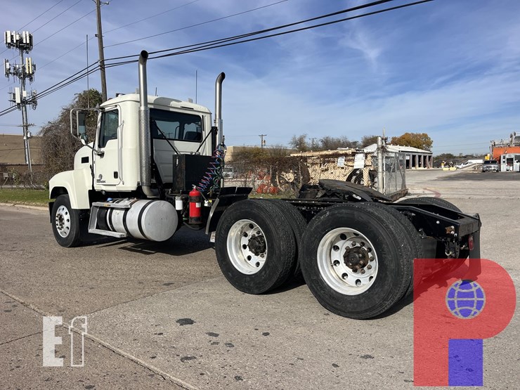 2015-mack-pinnacle-chu613-image-7