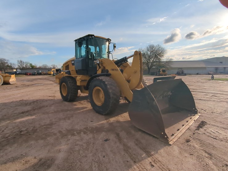 2019-caterpillar-938m-image-3