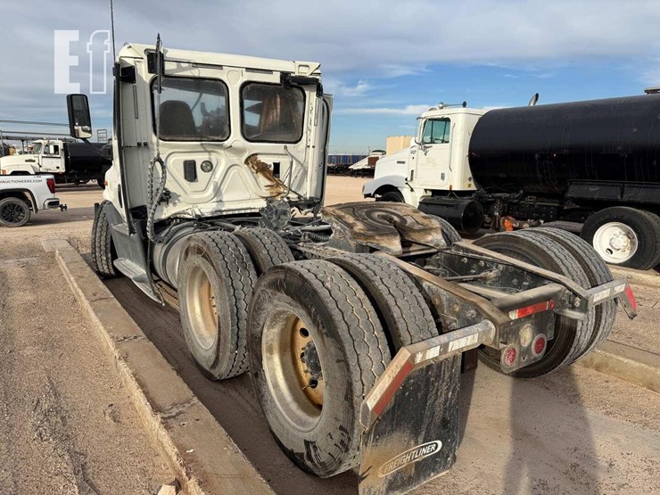 2017-freightliner-cascadia-125-image-4