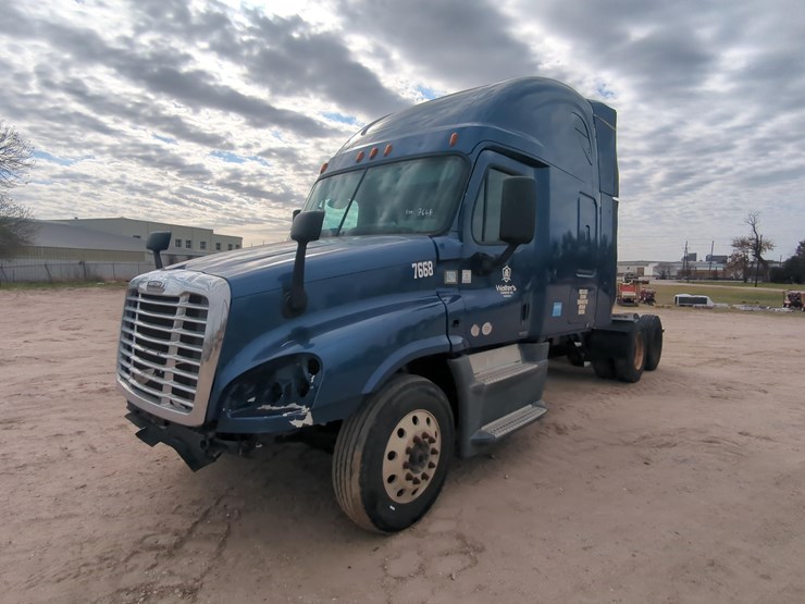 2015-freightliner-cascadia-125-image-1