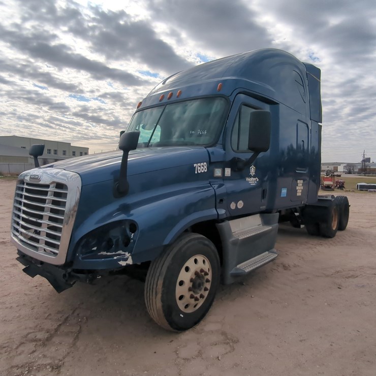 2015 FREIGHTLINER CASCADIA 125