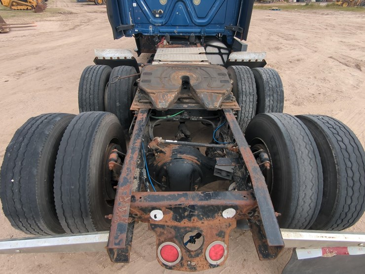 2015-freightliner-cascadia-125-image-6