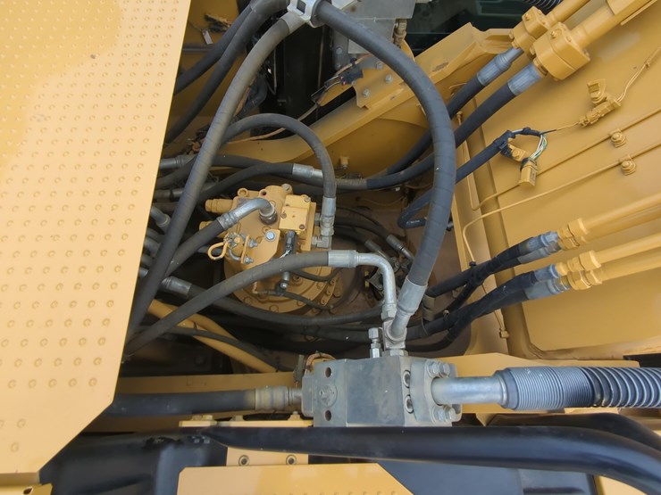 2019-caterpillar-330gc-image-15