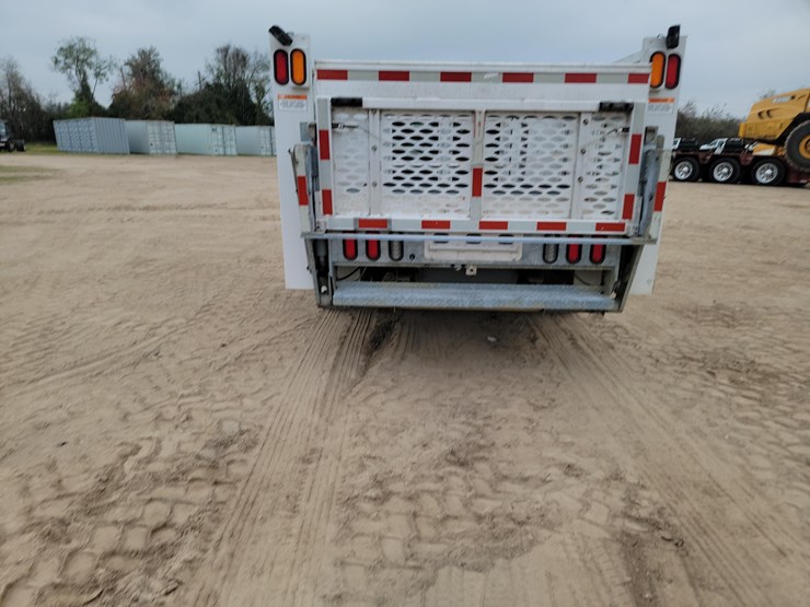 2020-chevrolet-3500-image-6