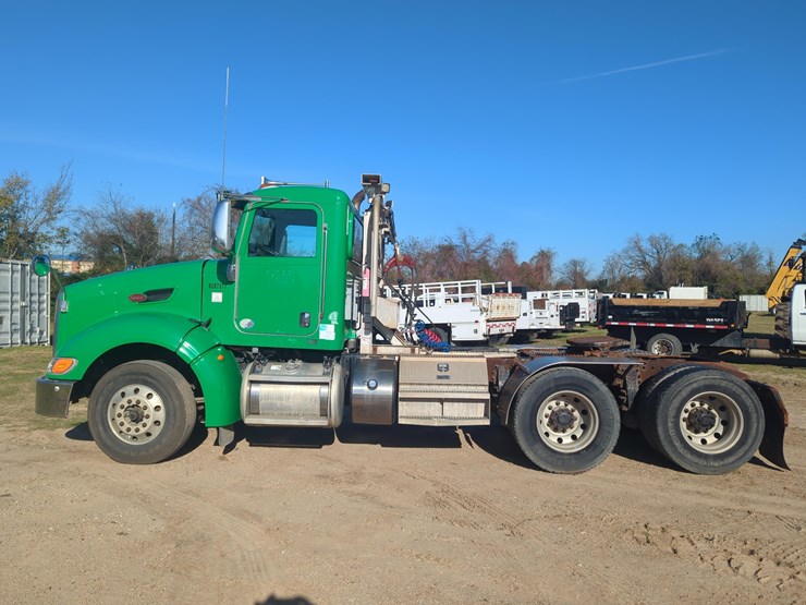 2014-peterbilt-386-image-1