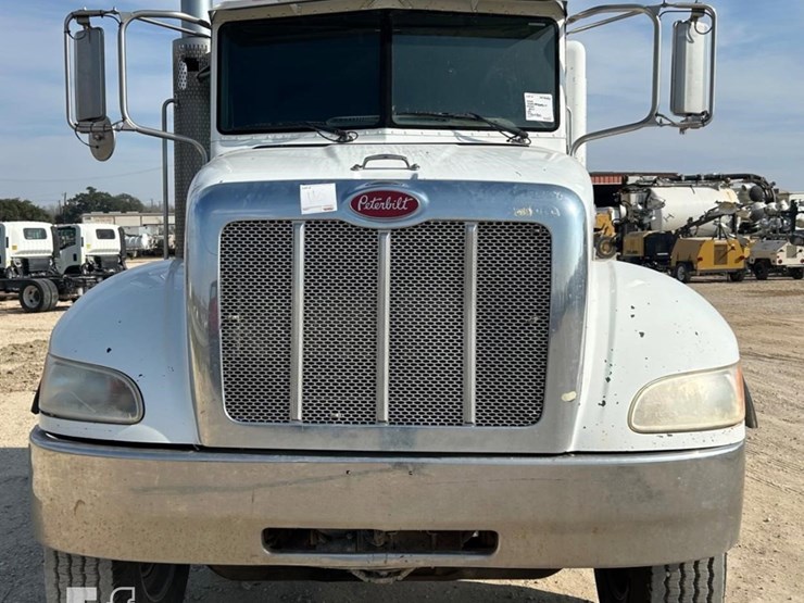 2009-peterbilt-340-image-2