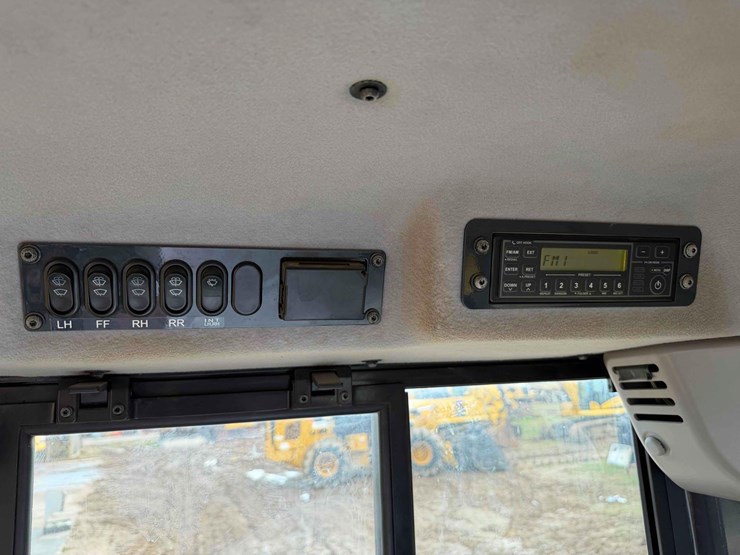 2021-komatsu-d61pxi-24-image-25