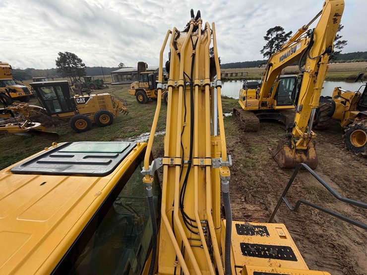 2021-komatsu-pc210-lc-11-image-21