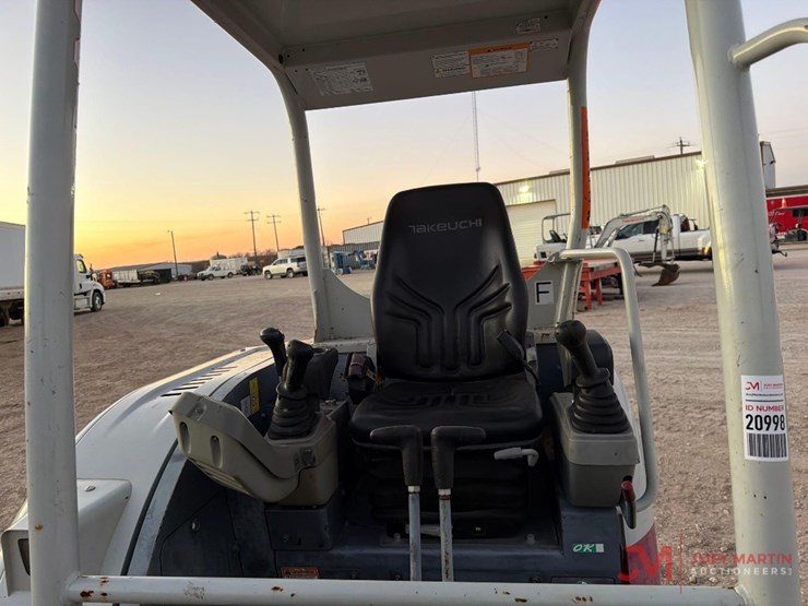 2020-takeuchi-tb230-image-13