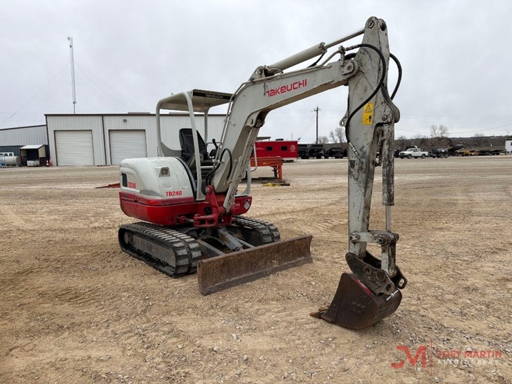 takeuchi-tb240-image-4