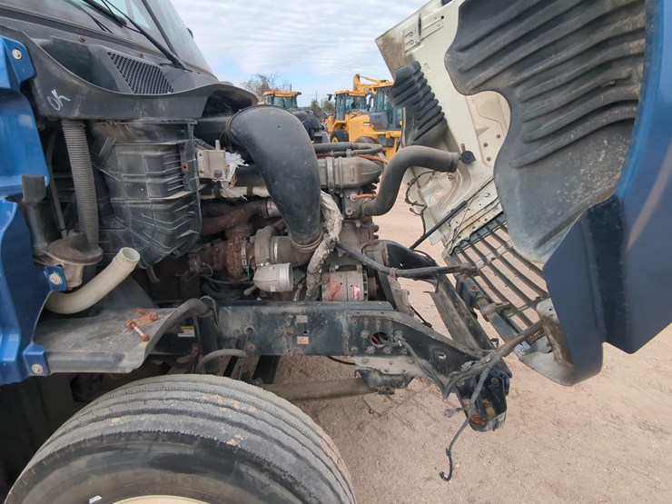 2015-freightliner-cascadia-125-image-8