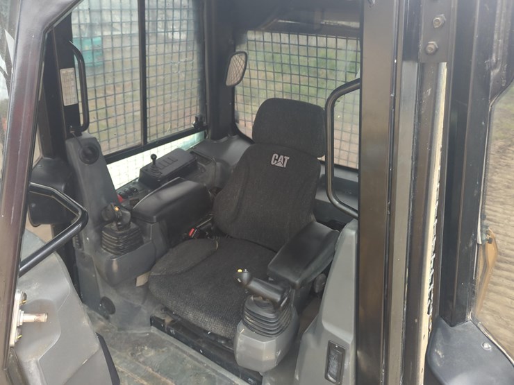 2019-caterpillar-d3k2-lgp-image-15