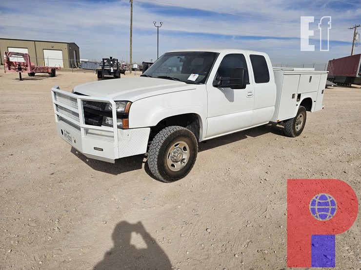 2004-chevrolet-silverado-2500hd-image-11