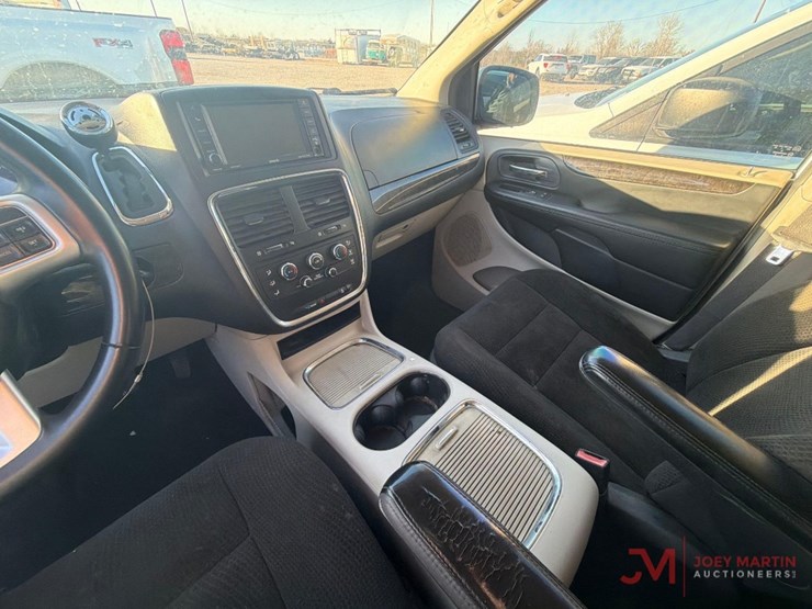 2016-dodge-grand-caravan-image-17