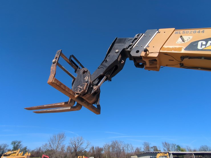 2019-caterpillar-tl1055d-image-6